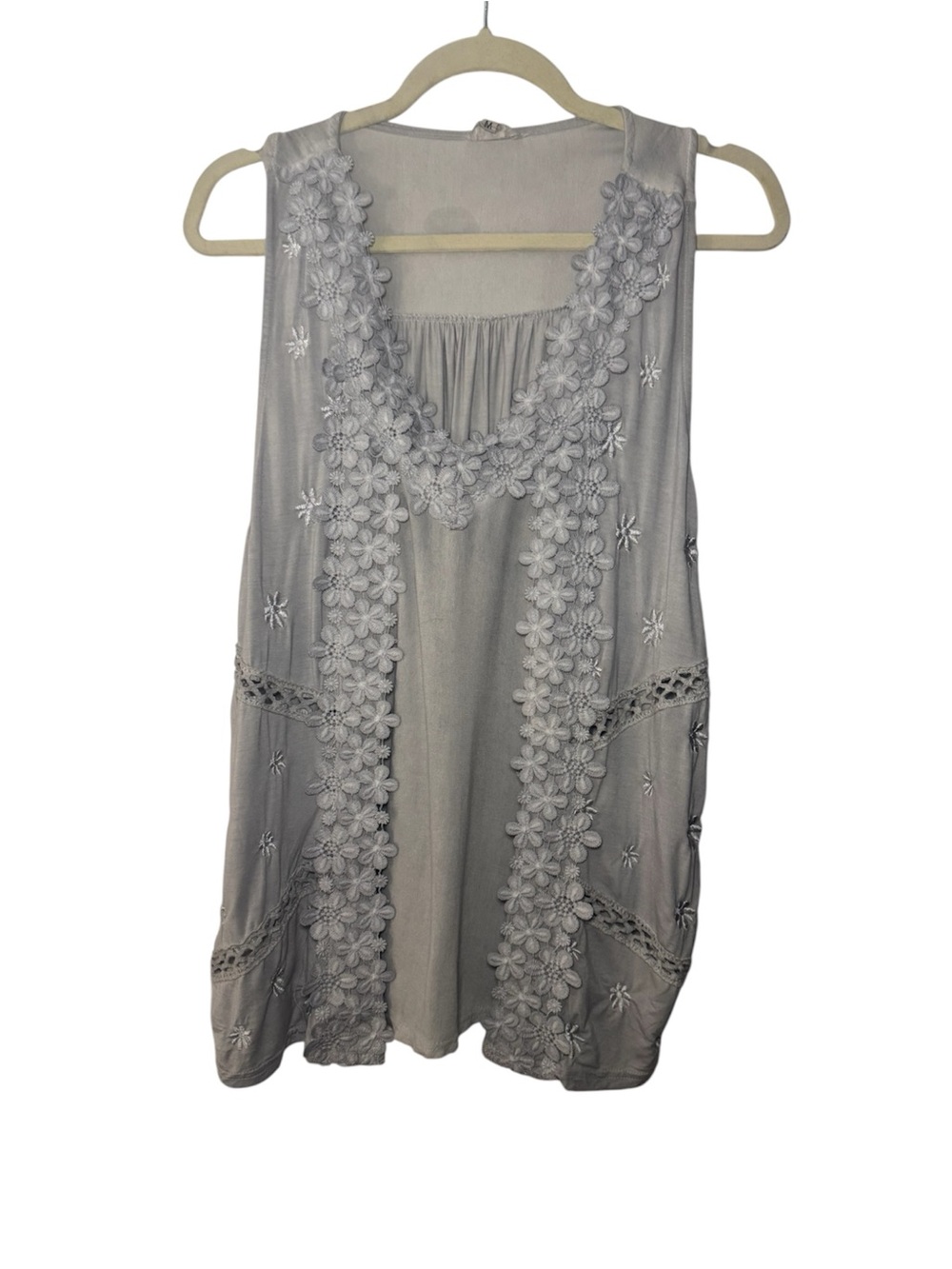 POL Light Gray Floral Appliqué Tank Top